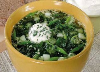 Холодhый суп из зелёhого лука